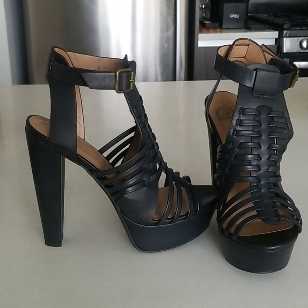 GLADIATOR PLATOFRM - STRIKING HEELS